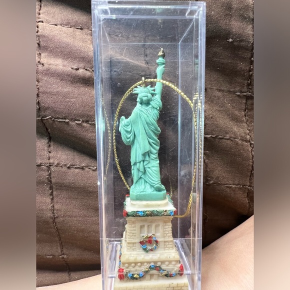 Tree Ornament - Statue of Liberty - Picture 3 of 6